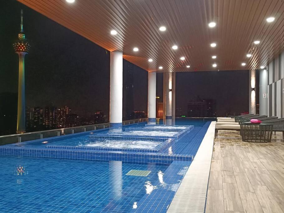 Cl 30A Super Kl View Infinity Pool Klcc Apartment Куала Лумпур Екстериор снимка